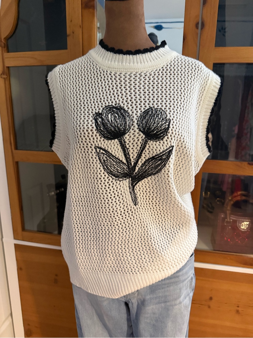 Sleeveless Knit Floral Mesh Vest - White with Black Sketch